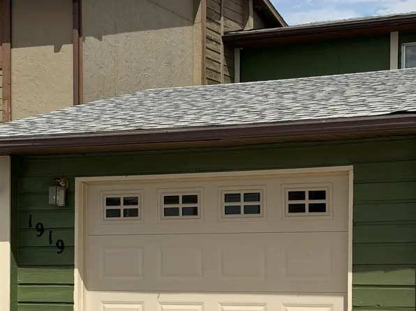 1919 Edinburgh St, Rawlins, WY 82301