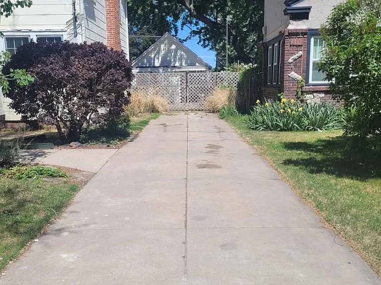 2112 W Division St — Photo 11