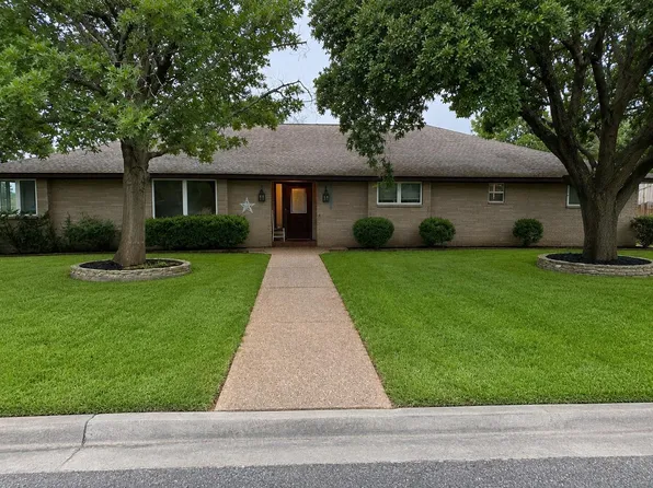 1188 E Oak St, La Grange, TX 78945