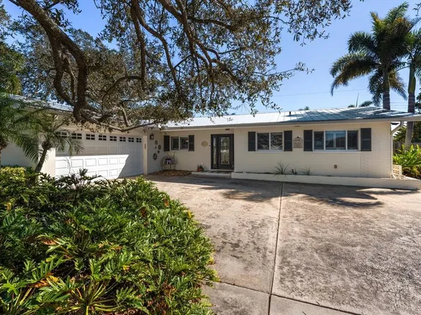 127 Oakwood Dr, Largo, FL 33770