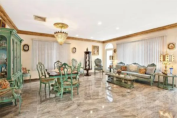 Sold by Superior Realty Service | media 2