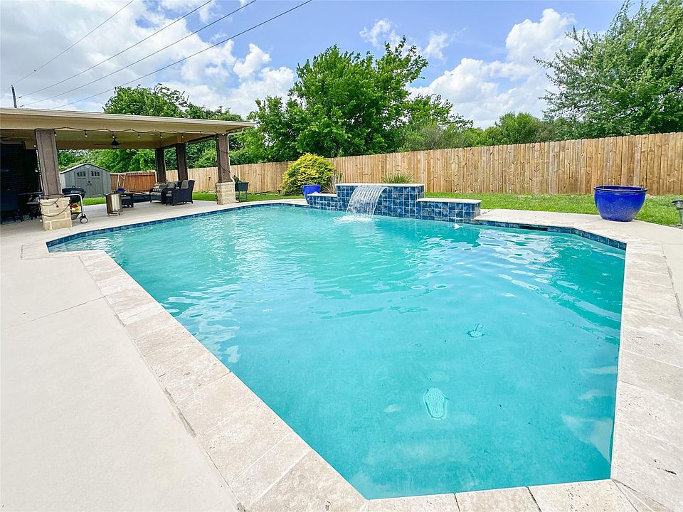1st image of 402 Heatherton Hill Dr