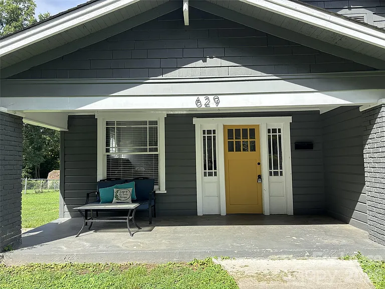 629 N Cedar St — Photo 14