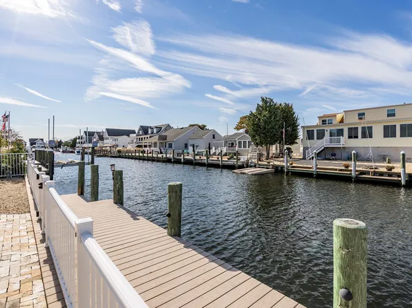 18 Halsey Dr, Brick, NJ 08723