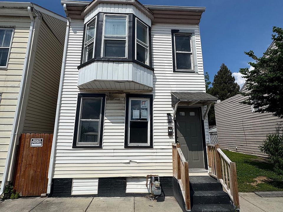 1st image of 231 Roosevelt Ave