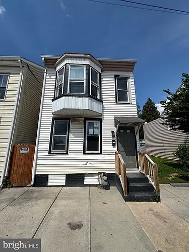 231 Roosevelt Ave Photo 1
