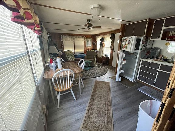 3rd image of 297 1/2 Lake Ave S #2