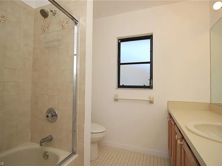 224 Erie Dr — Photo 15