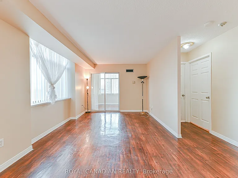 88 Alton Towers Cir #703 — Photo 8