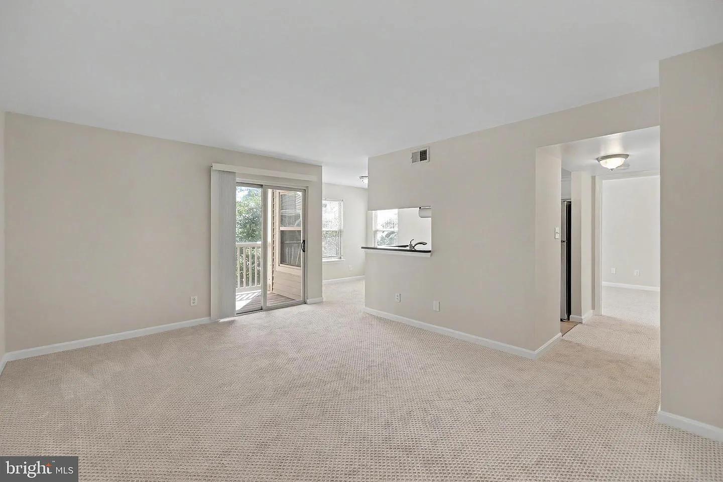 1 bed, 735 sqft, $1,900 — Photo 3