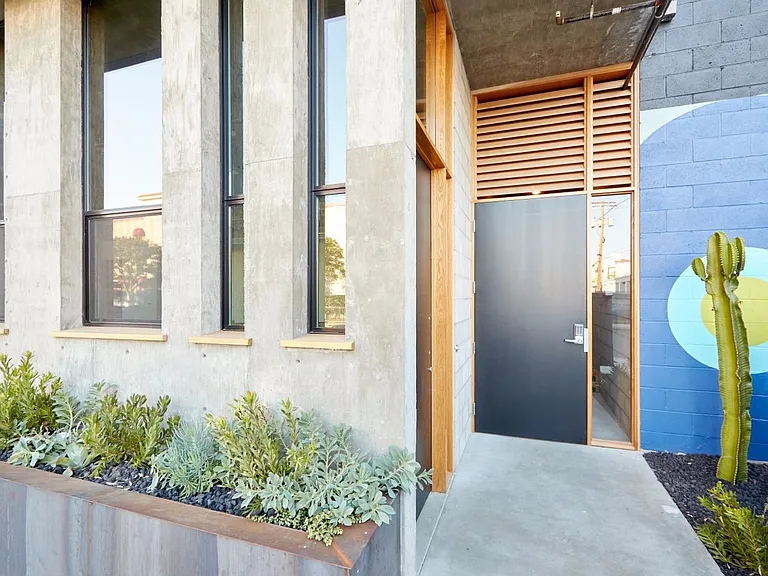 Jackwill Flats — Photo 8