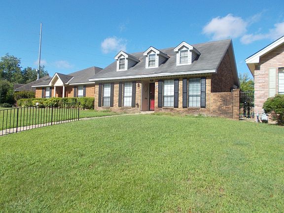 2nd image of 1864 Gillespie Dr