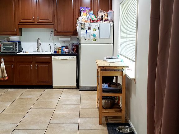 4th image of 650 Meadowbrook Ln