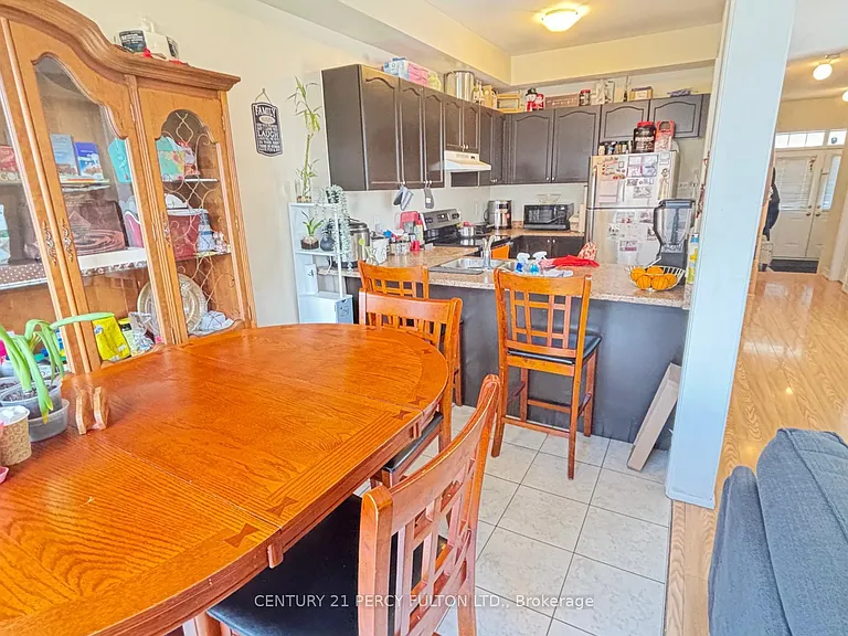 4 Nimes Ave — Photo 9