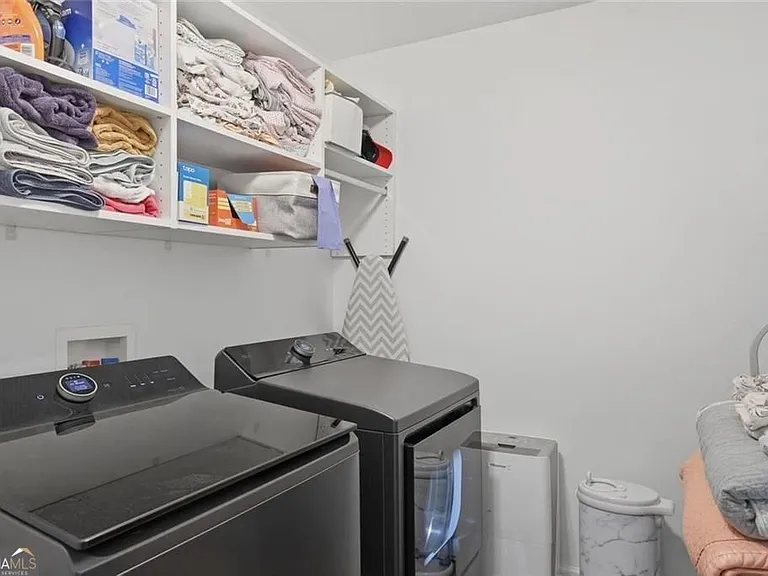 2540 Lansing Ln — Photo 18