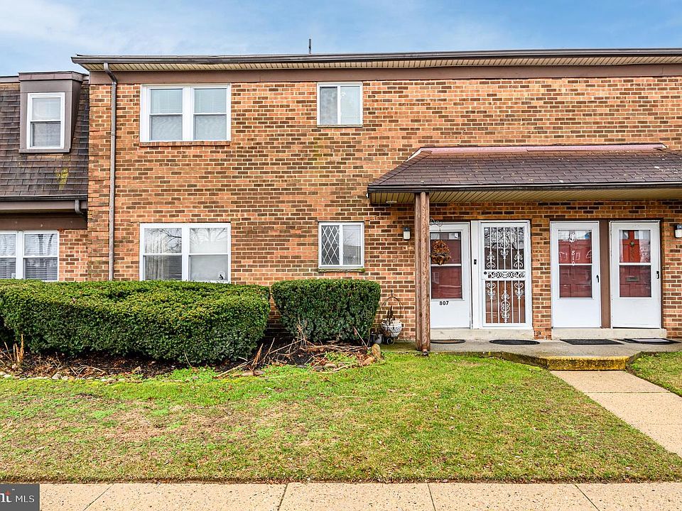 1st image of 808 Henri Ct #3