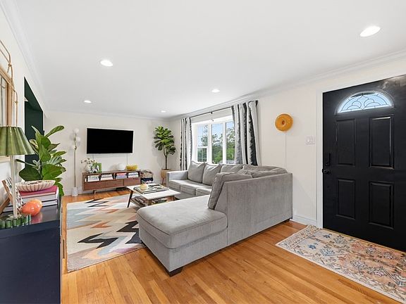 5th image of 2228 Superior St