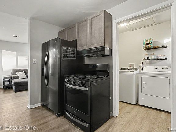 5th image of 17608 Flora St