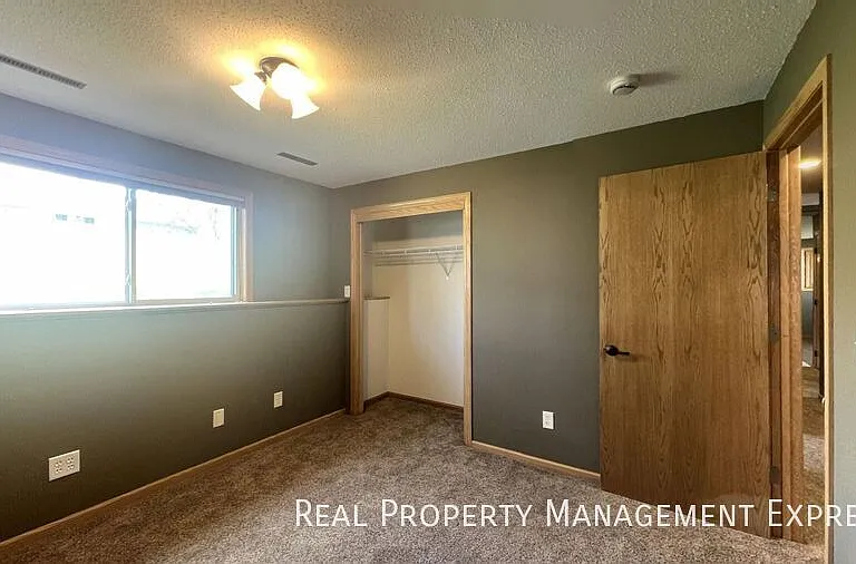5208 S Birchwood Ave — Photo 18