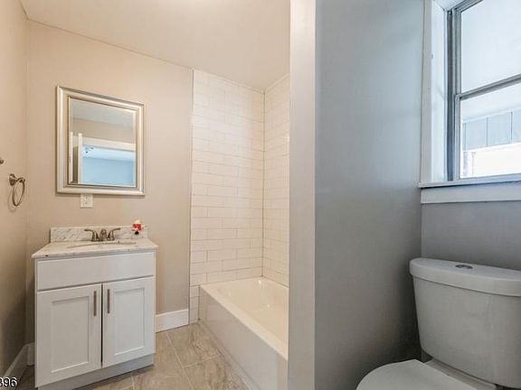4th image of 139 Hancox Ave Floor 22