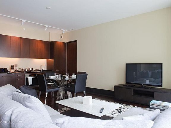 5th image of 40 Broad St APT 22H