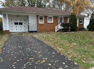 63 Chesterfield Dr, Rochester, NY 14612