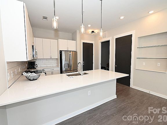 3rd image of 3630 N Davidson St #4403