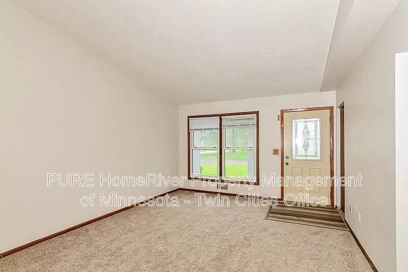 4 bed, 2.0 bath, 1800 sqft, $2,395 — Photo 2