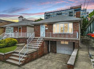 19 Pointview Ter, Bayonne, NJ 07002