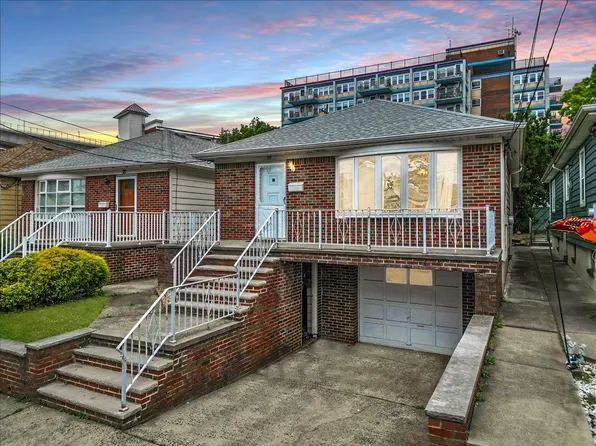 19 Pointview Ter, Bayonne, NJ 07002