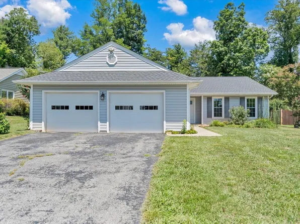 7041 Autumn Wood Ln, Roanoke, VA 24019