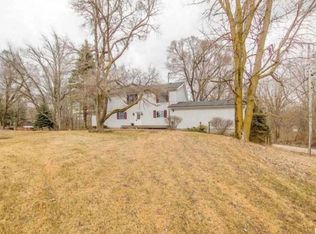 13724 Grandview Dr, Cement City, MI 49233