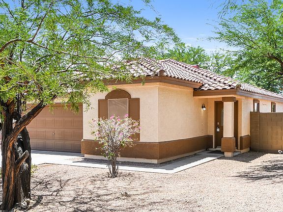3rd image of 1006 S Clancy Cir