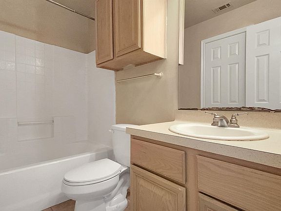 3rd image of 1617 Park Pl