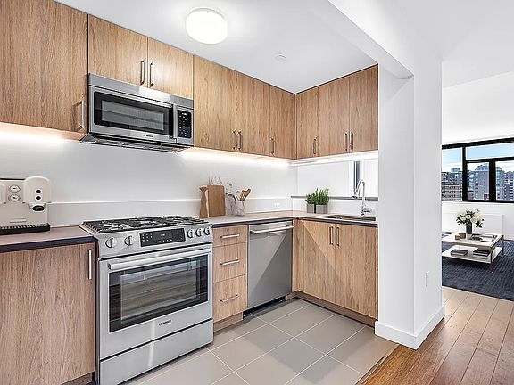 3rd image of 210 E 39th St APT 1601