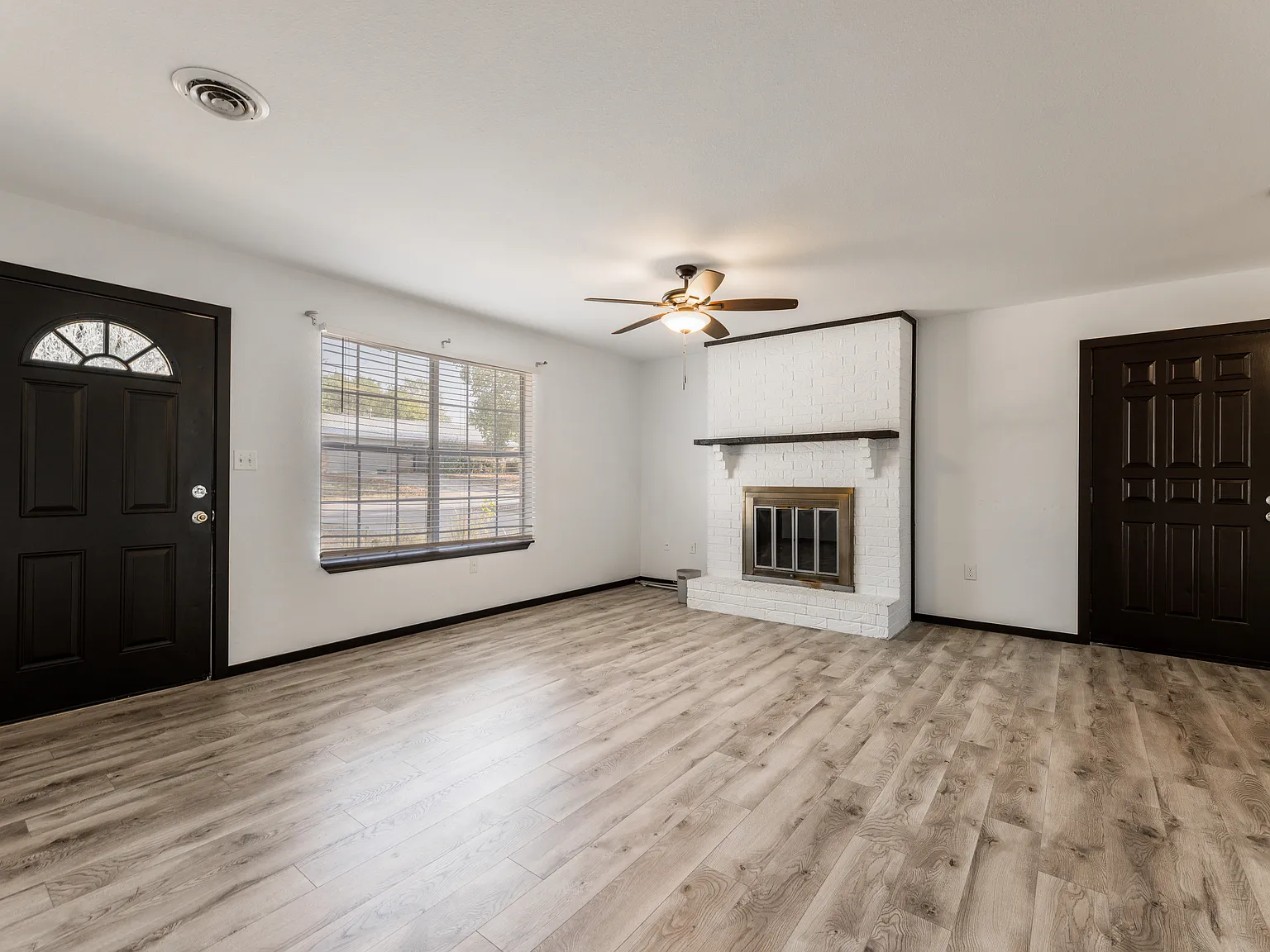 3 bed, 1230 sqft, $1,700 — Photo 2