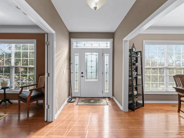 215 Crooked Creek Ln, Hendersonville, TN 37075