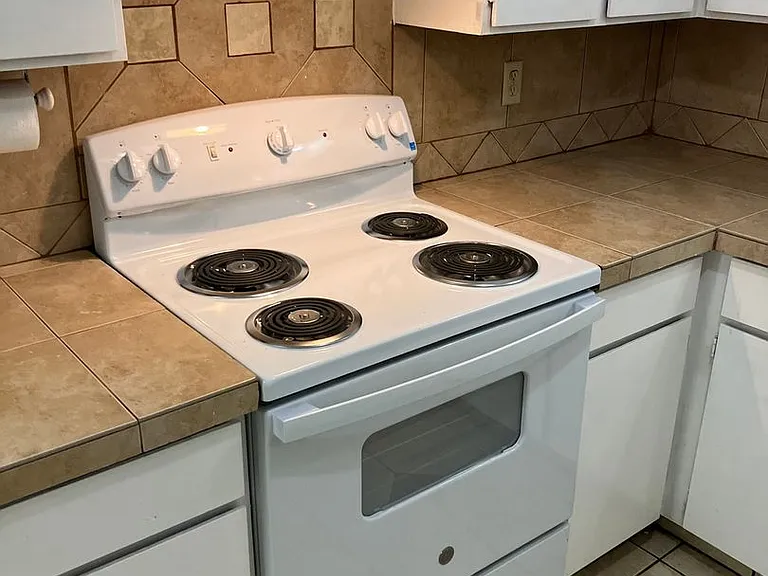 2429 NE Saratoga St — Photo 3