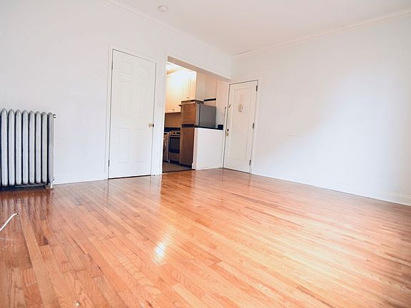 4th image of 607 W 184th St #2WWF