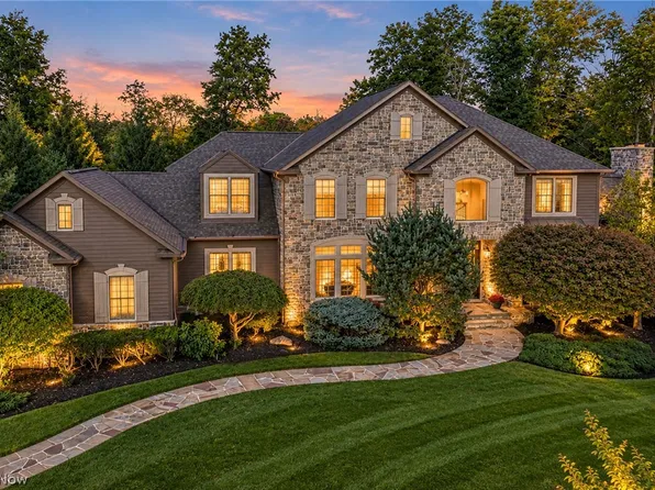 7455 Worlington Dr, Solon, OH 44139