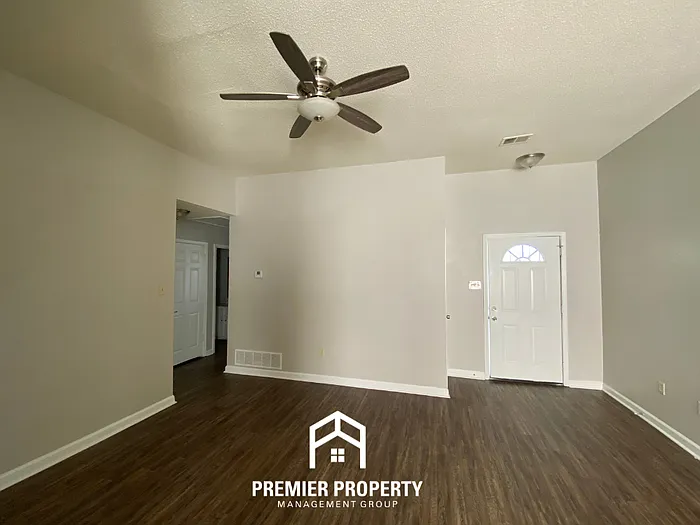 4435 Pyramid Ln — Photo 2