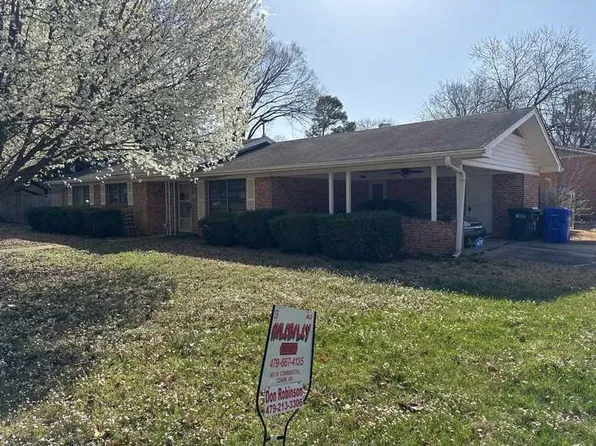 2103 Independence St, Conway, AR 72034