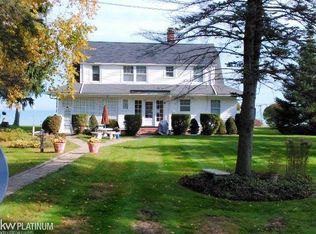 6318 Lakeshore Rd, Lakeport, MI 48059