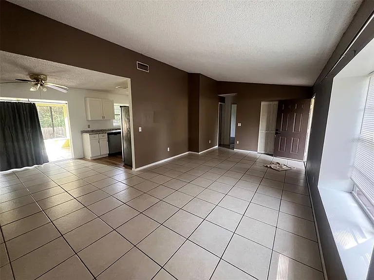214 Bluefield Ave — Photo 2