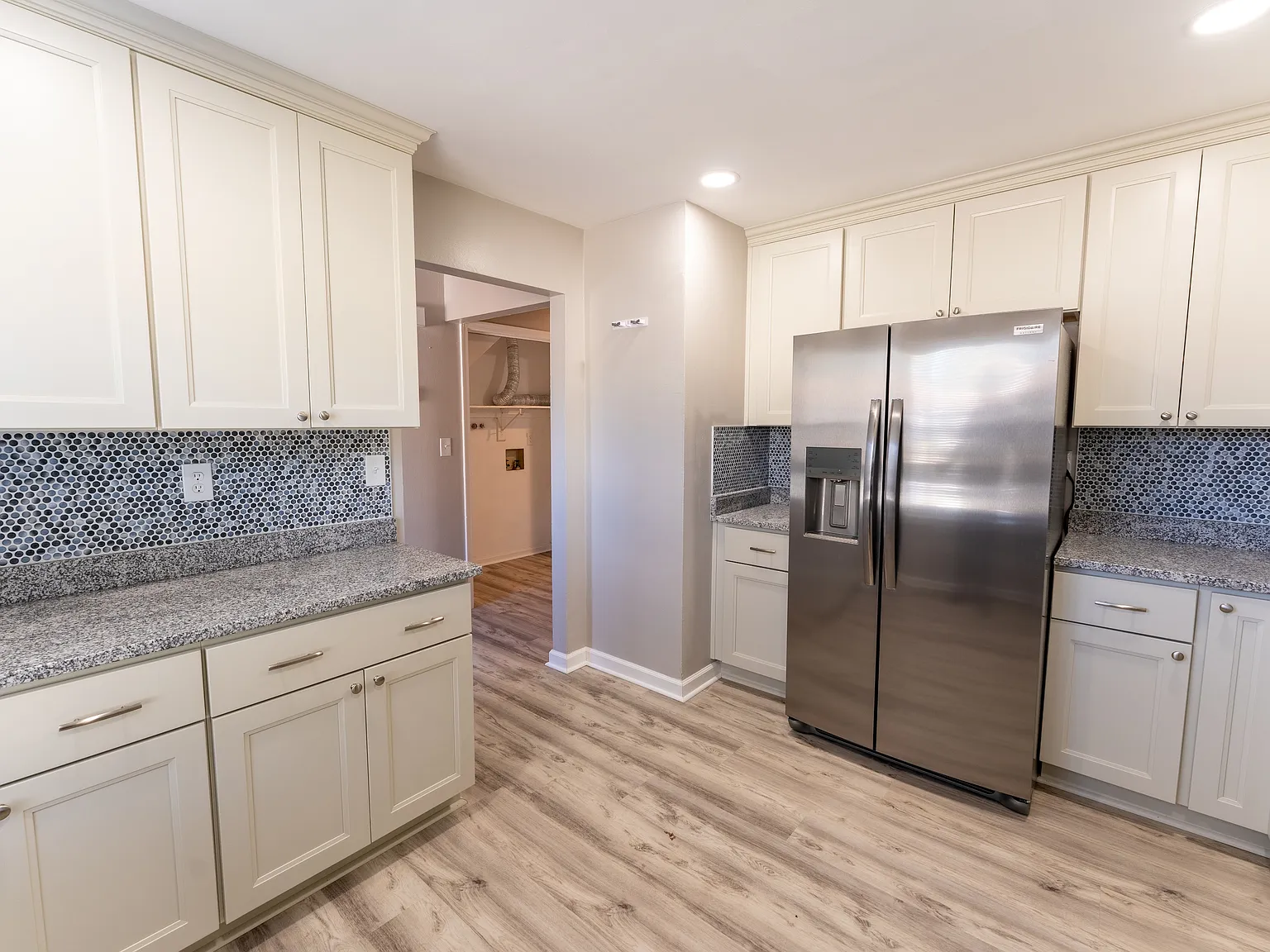 430 Peregrine Street - 1 — Photo 2