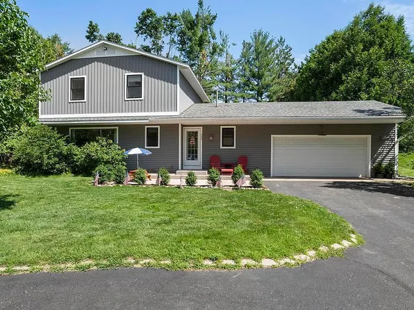 540 W Summit St, Harbor Springs, MI 49740