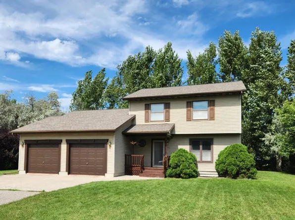 1511 Cartway Dr, Thief River Falls, MN 56701