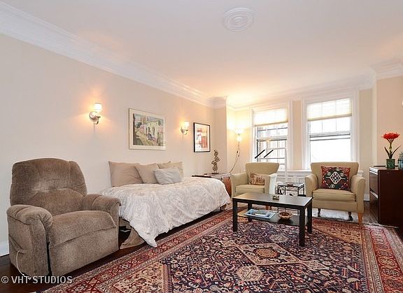 3rd image of 5000 N Marine Dr #3D