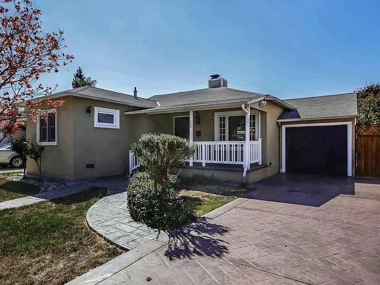 1359 Keoncrest Ave — Photo 2