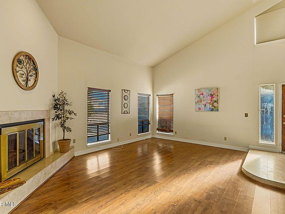 5th image of 504 Twin Oaks Pl